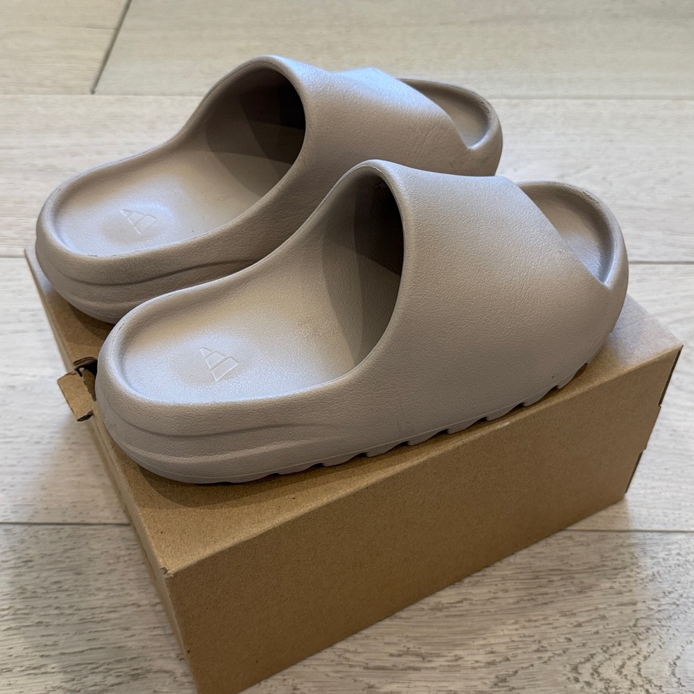 Adidas Yeezy Slide in Pure | Mens 7 Womens 8 | 2021 Re-Release - Picture 3 of 14